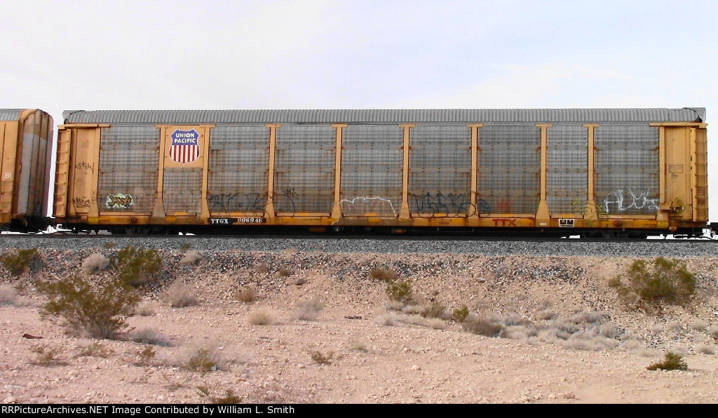 WB Unit Vehicular Flat Car Frt at Erie NV -40